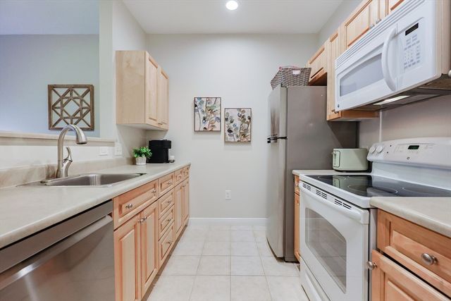 8 Walnut St 209, Peabody, MA 01960