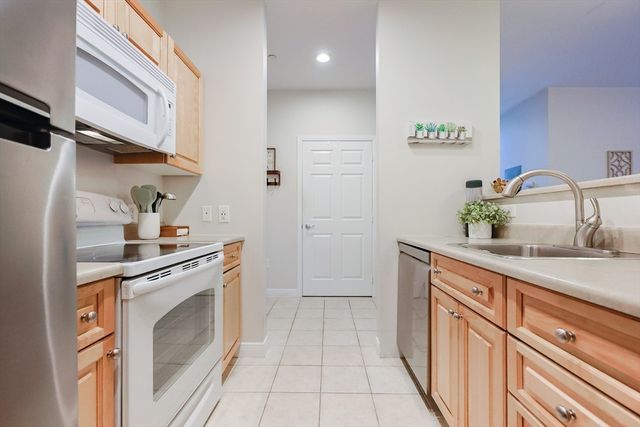 8 Walnut St 209, Peabody, MA 01960