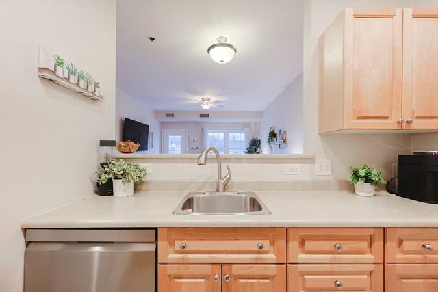 8 Walnut St 209, Peabody, MA 01960