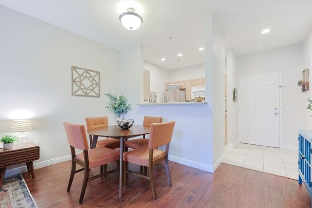 8 Walnut St 209, Peabody, MA 01960