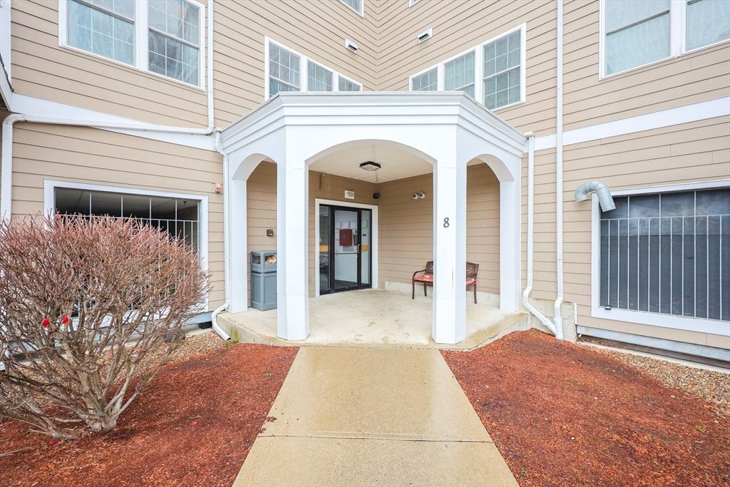 8 Walnut St 209, Peabody, MA 01960