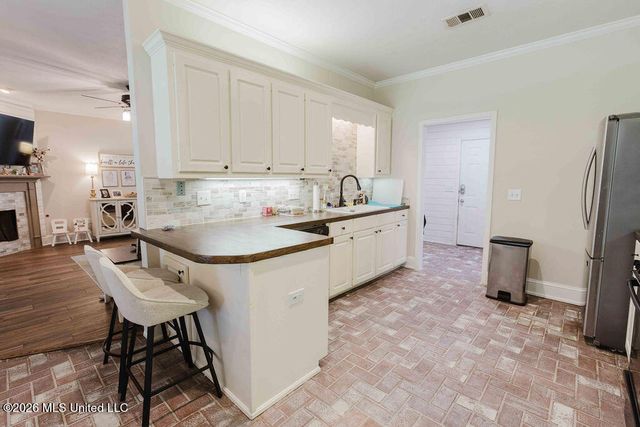 2000 Stonehendge Drive, Brandon, MS 39042