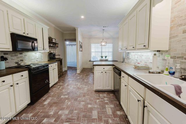 2000 Stonehendge Drive, Brandon, MS 39042