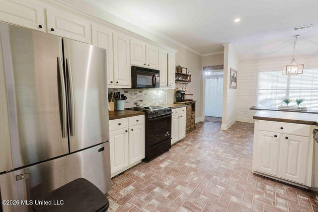 2000 Stonehendge Drive, Brandon, MS 39042