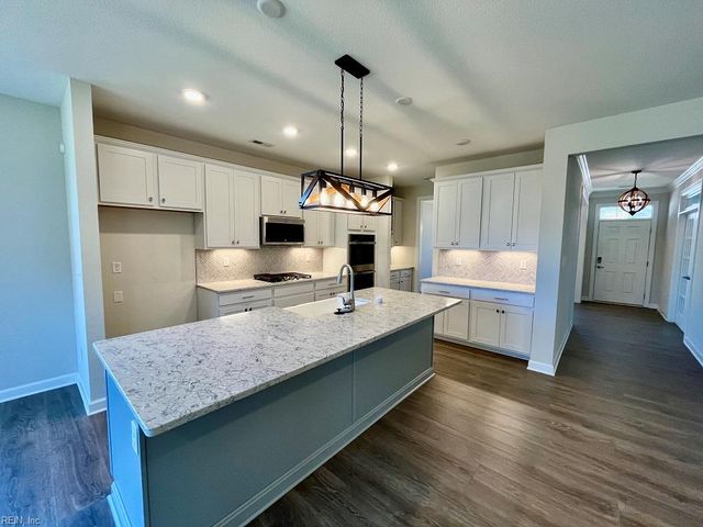 1019 Egret LN, Suffolk, VA 23434