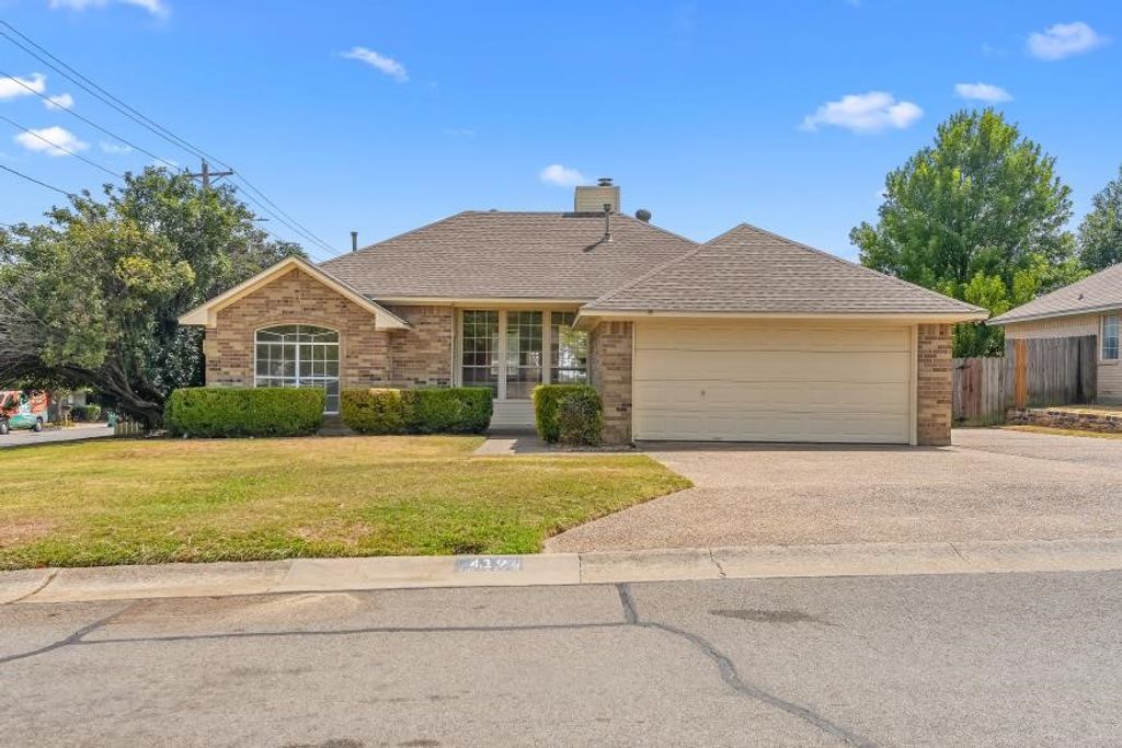 419 Strata Drive, Denton, TX 76201 — photo 2