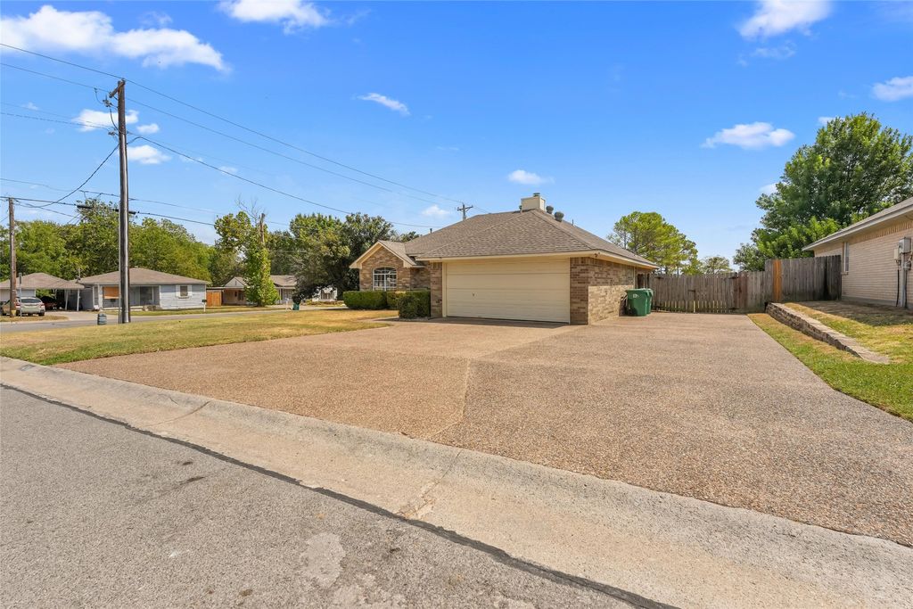 419 Strata Drive, Denton, TX 76201 — photo 3