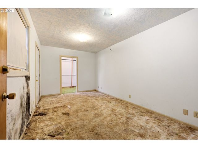 13646 Se RHINE St, Portland, OR 97236