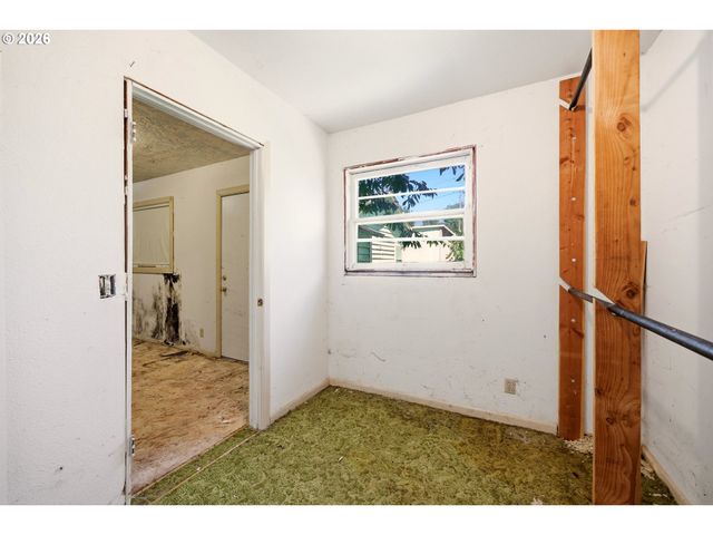13646 Se RHINE St, Portland, OR 97236