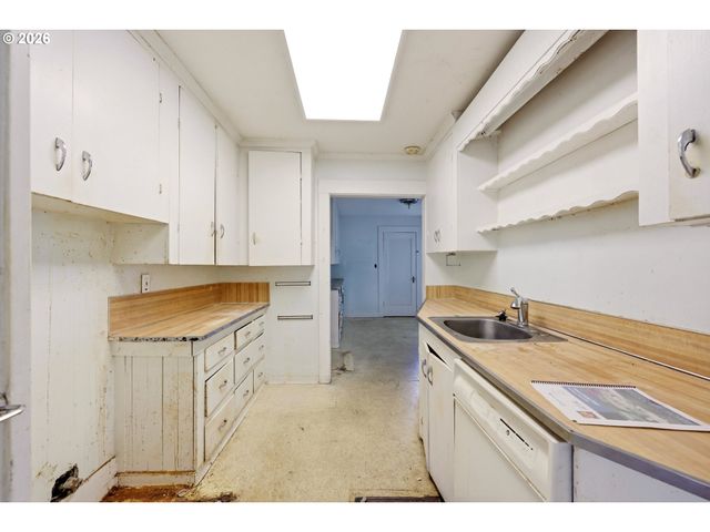 13646 Se RHINE St, Portland, OR 97236