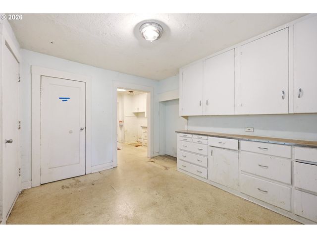 13646 Se RHINE St, Portland, OR 97236