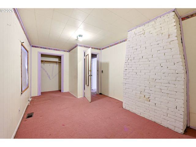 13646 Se RHINE St, Portland, OR 97236
