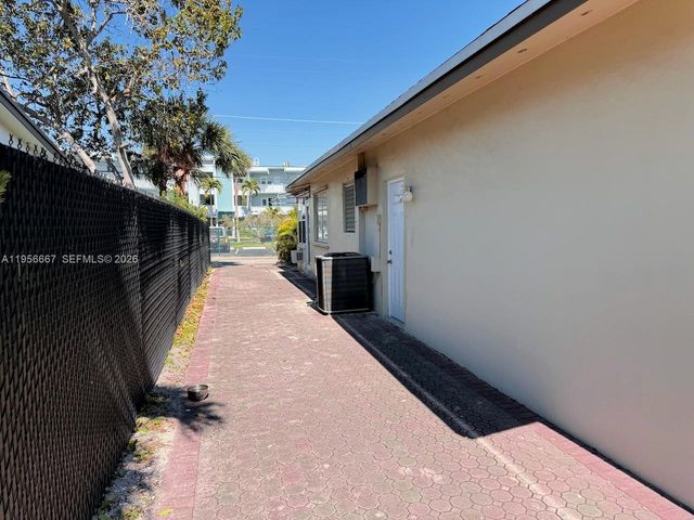 3205 Liberty St, Hollywood, FL 33021