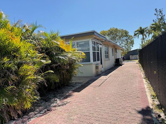 3205 Liberty St, Hollywood, FL 33021