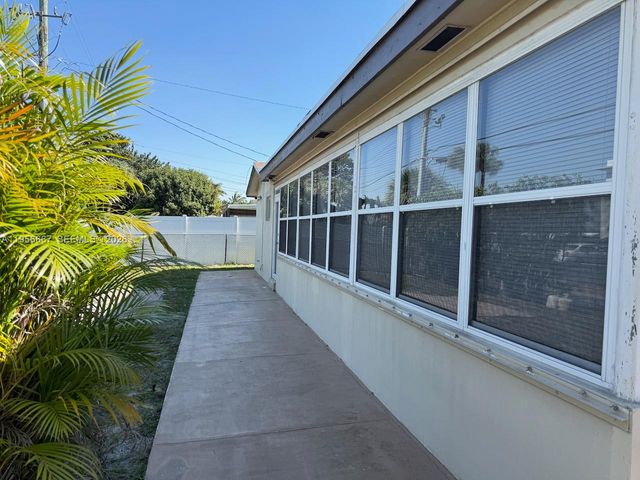 3205 Liberty St, Hollywood, FL 33021