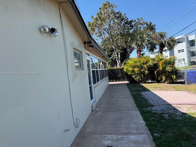 3205 Liberty St, Hollywood, FL 33021