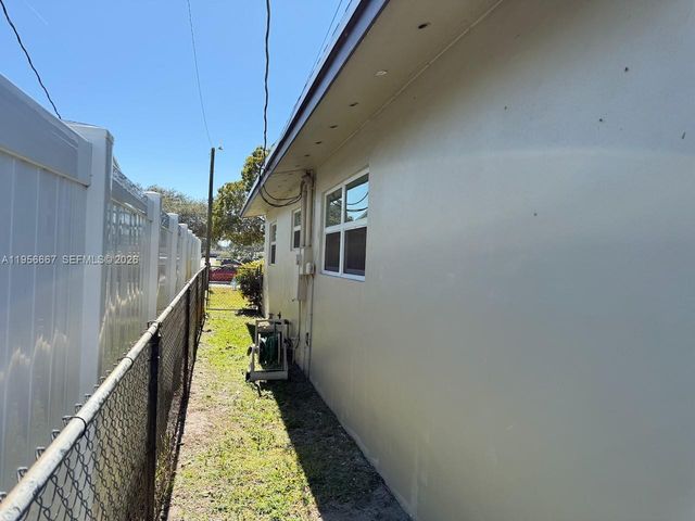 3205 Liberty St, Hollywood, FL 33021