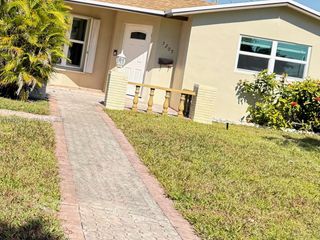 3205 Liberty St, Hollywood, FL 33021