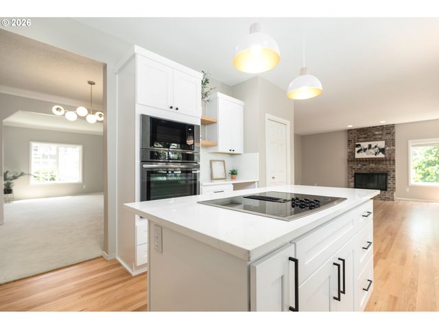 2011 Nw NEW HOPE Ct, Portland, OR 97229