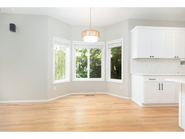 2011 Nw NEW HOPE Ct, Portland, OR 97229