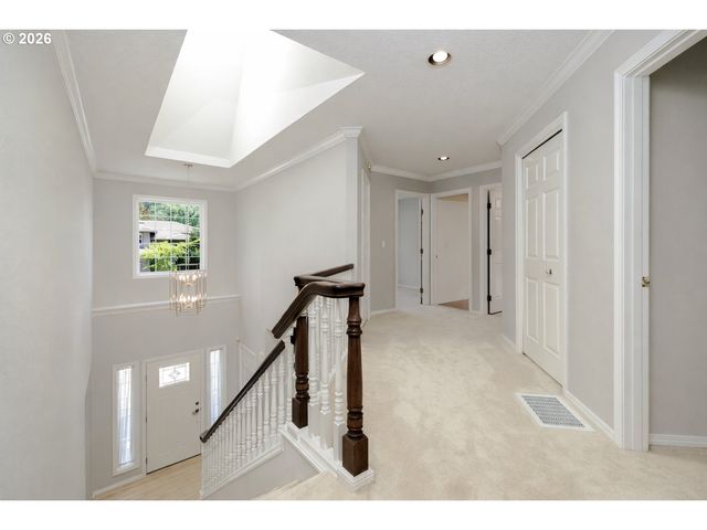 2011 Nw NEW HOPE Ct, Portland, OR 97229