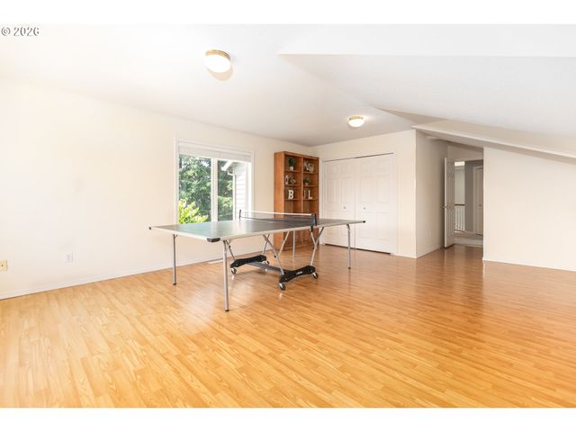 2011 Nw NEW HOPE Ct, Portland, OR 97229