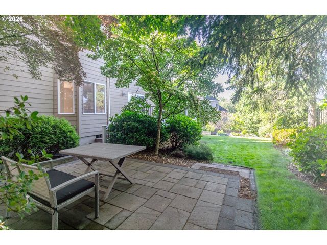 2011 Nw NEW HOPE Ct, Portland, OR 97229