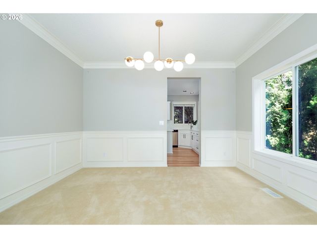 2011 Nw NEW HOPE Ct, Portland, OR 97229