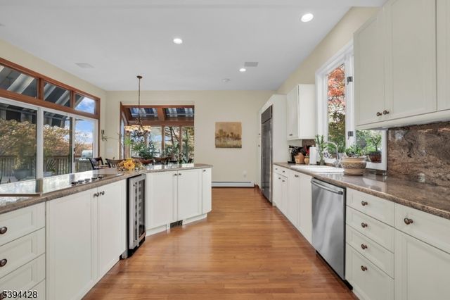 738 Ridge Rd, Kinnelon Boro, NJ 07405