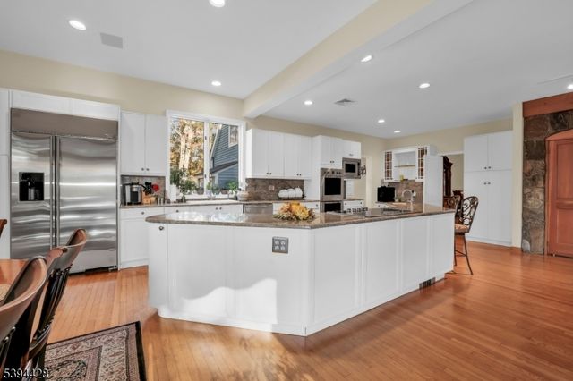 738 Ridge Rd, Kinnelon Boro, NJ 07405