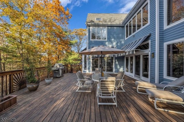 738 Ridge Rd, Kinnelon Boro, NJ 07405