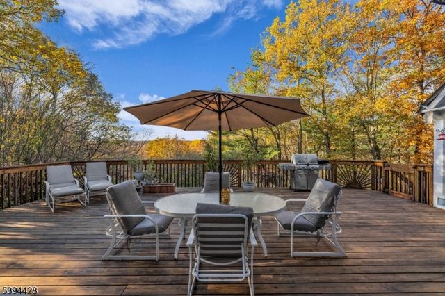 738 Ridge Rd, Kinnelon Boro, NJ 07405