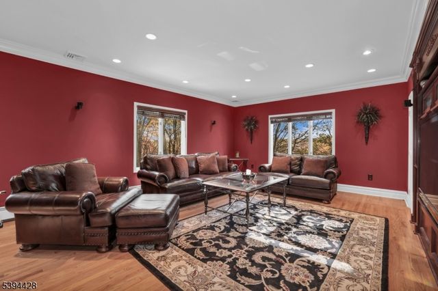 738 Ridge Rd, Kinnelon Boro, NJ 07405