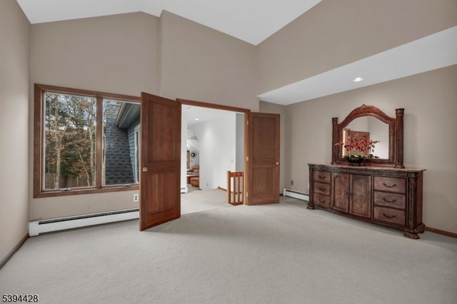 738 Ridge Rd, Kinnelon Boro, NJ 07405