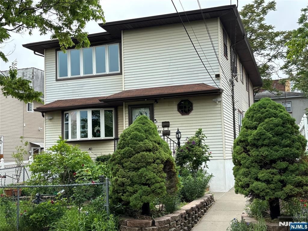 173 Farnham Avenue, Lodi, NJ 07644