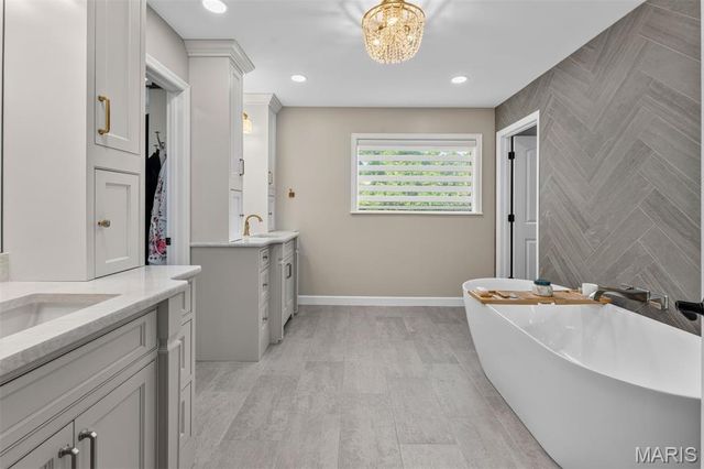2401 Wexford Woods Court, Town And Country, MO 63131