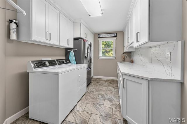 2401 Wexford Woods Court, Town And Country, MO 63131