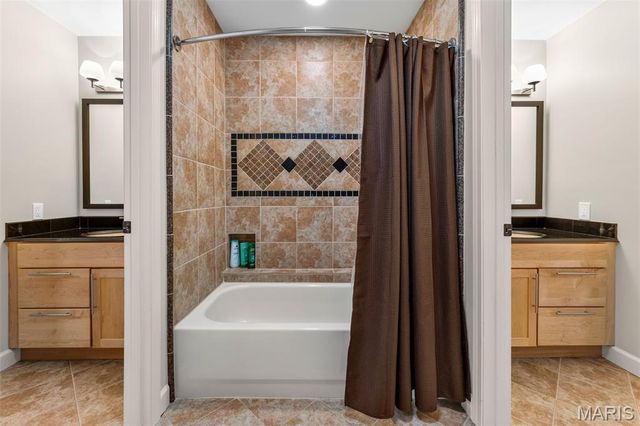 2401 Wexford Woods Court, Town And Country, MO 63131
