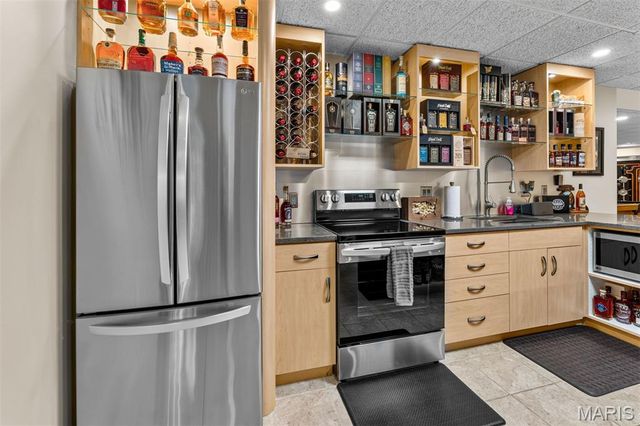 2401 Wexford Woods Court, Town And Country, MO 63131