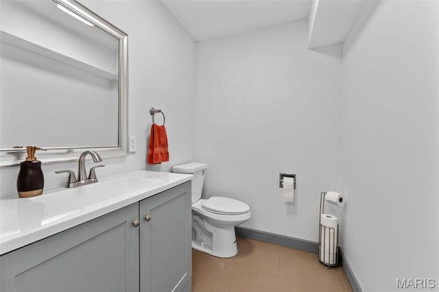 2401 Wexford Woods Court, Town And Country, MO 63131
