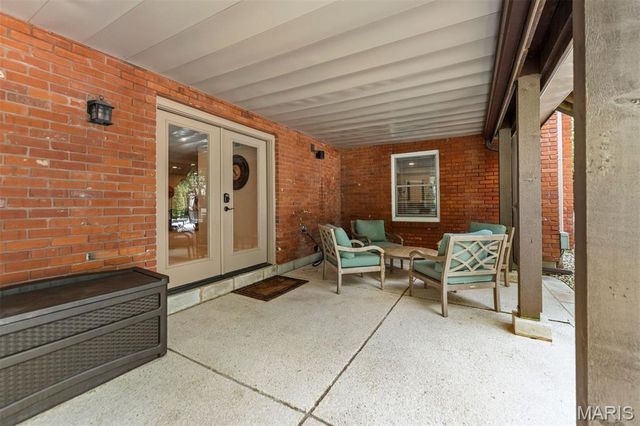 2401 Wexford Woods Court, Town And Country, MO 63131