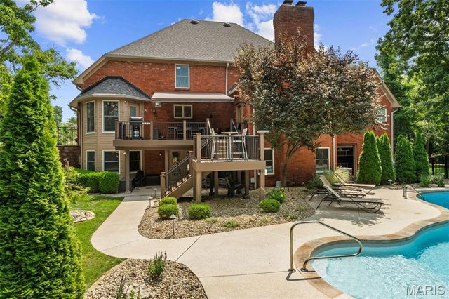 2401 Wexford Woods Court, Town And Country, MO 63131