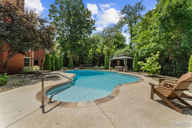 2401 Wexford Woods Court, Town And Country, MO 63131