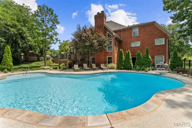 2401 Wexford Woods Court, Town And Country, MO 63131