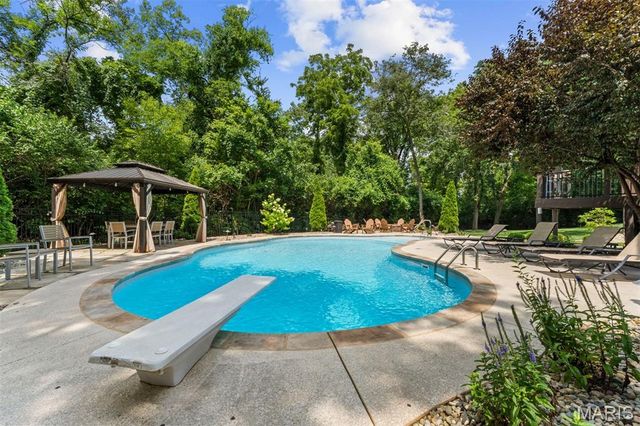 2401 Wexford Woods Court, Town And Country, MO 63131