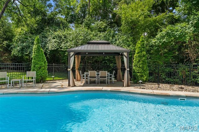 2401 Wexford Woods Court, Town And Country, MO 63131