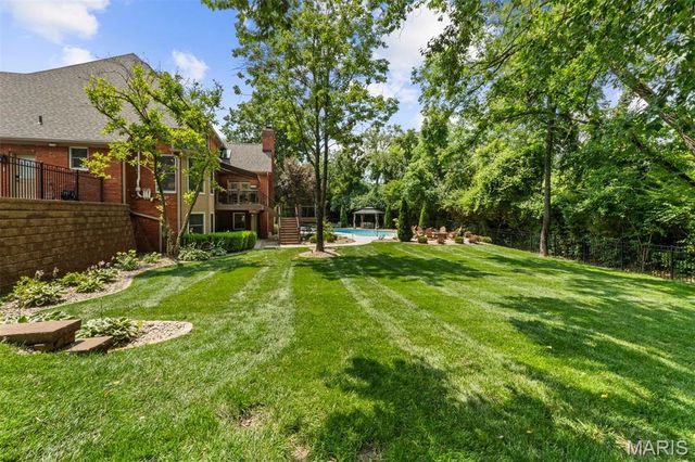 2401 Wexford Woods Court, Town And Country, MO 63131