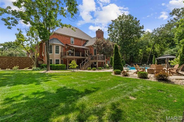 2401 Wexford Woods Court, Town And Country, MO 63131