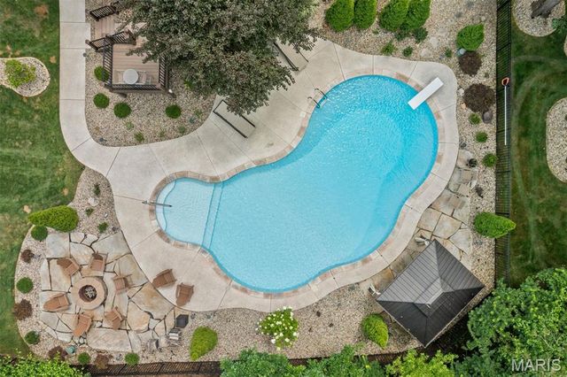 2401 Wexford Woods Court, Town And Country, MO 63131