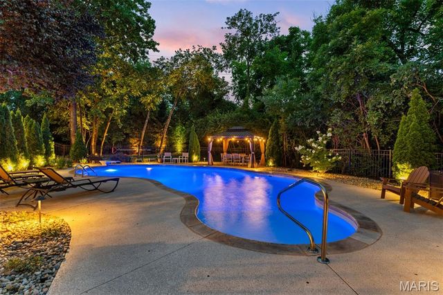2401 Wexford Woods Court, Town And Country, MO 63131